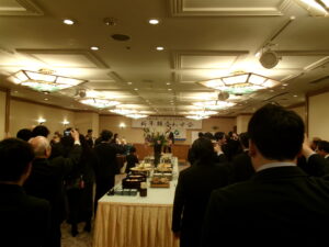 R8新年懇親会乾杯